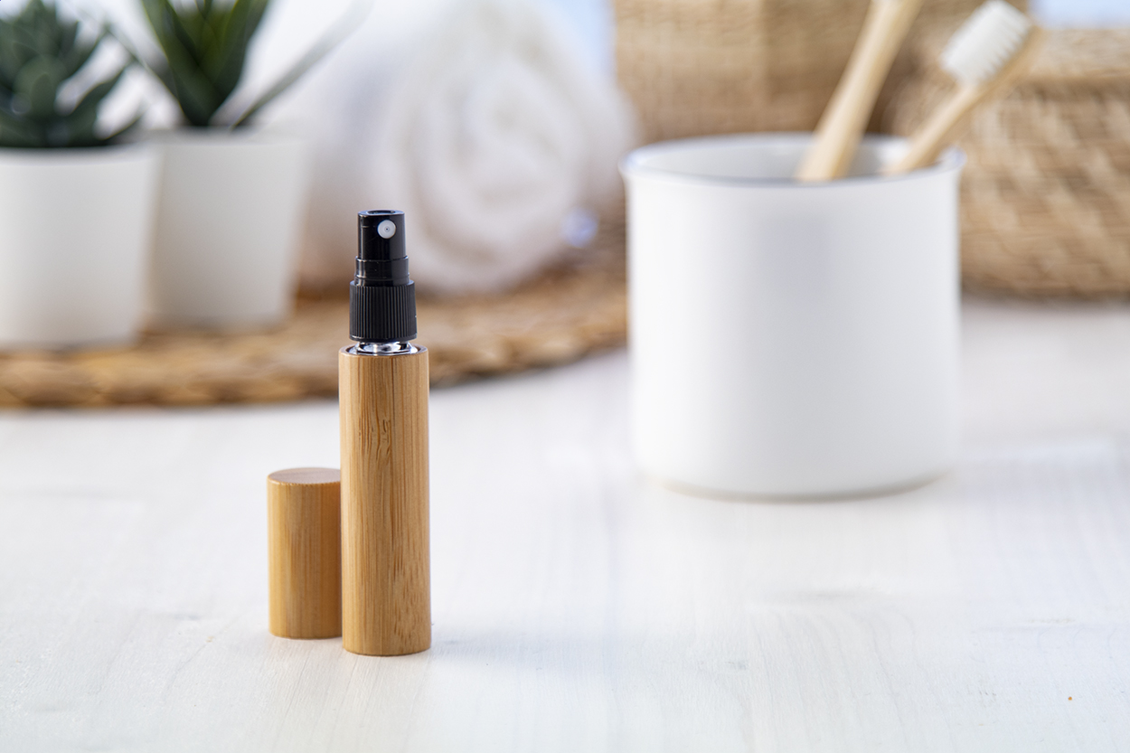 Fragrano flacone di profumo in bambù